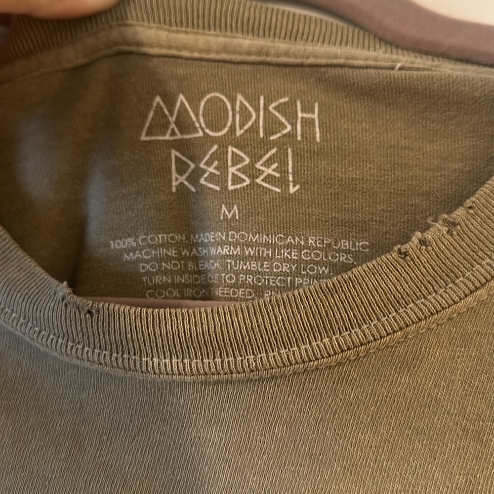 Modish Rebel tee - Picture 2 of 3
